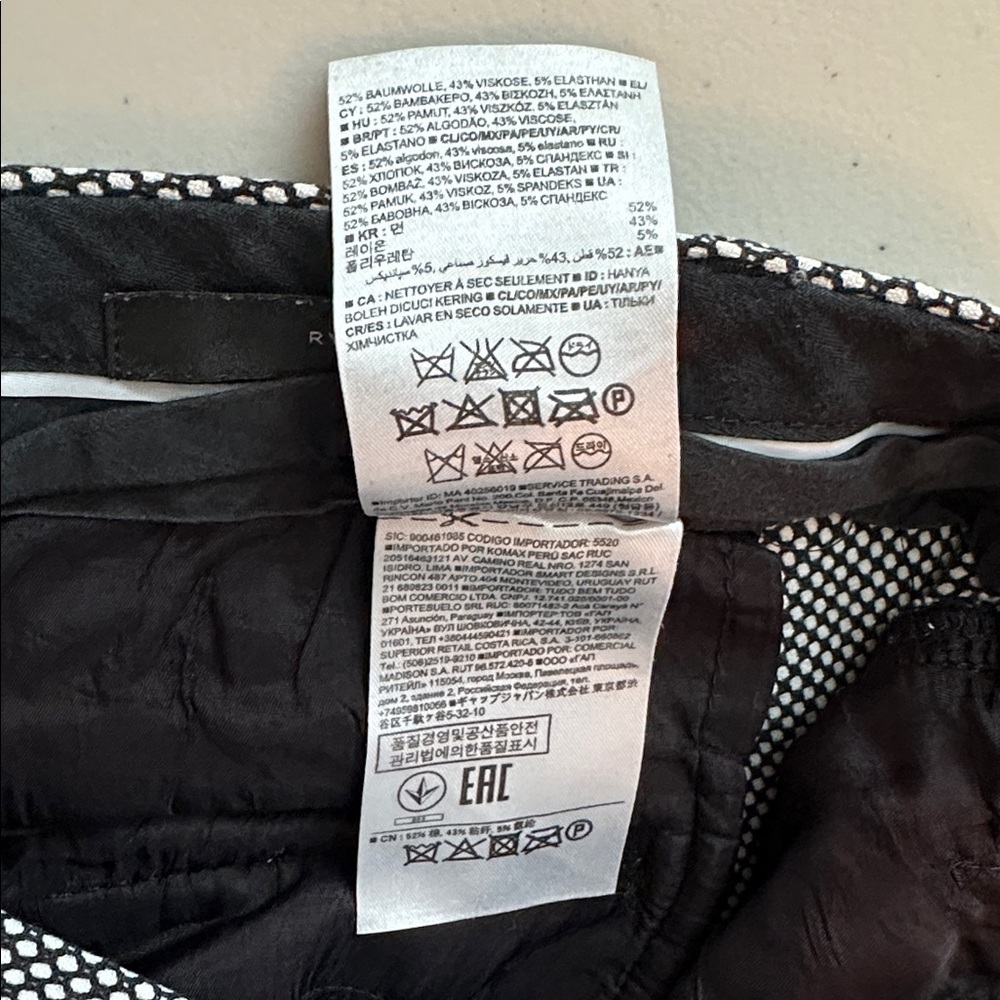 Banana Republic Women’s Black and White Textured Capris Size 4. - Picture 11 of 12